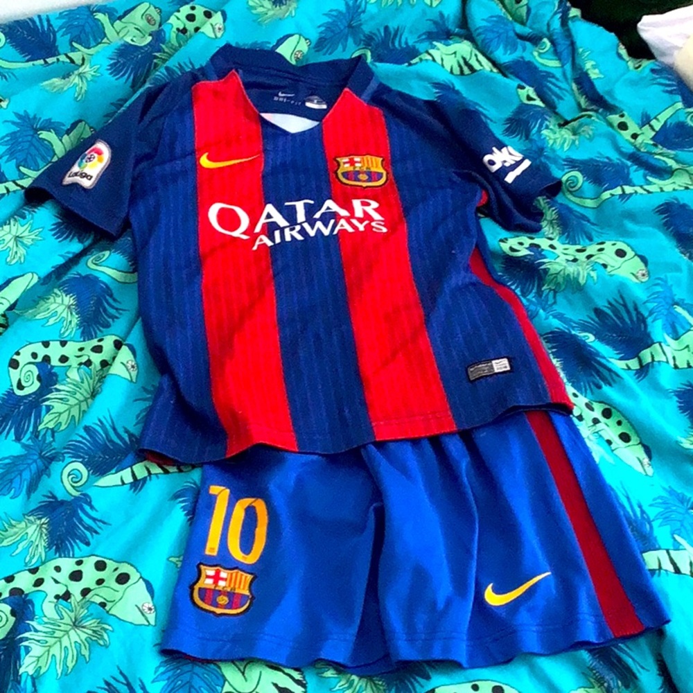 Nike Lionel Messi soccer uniform boys M